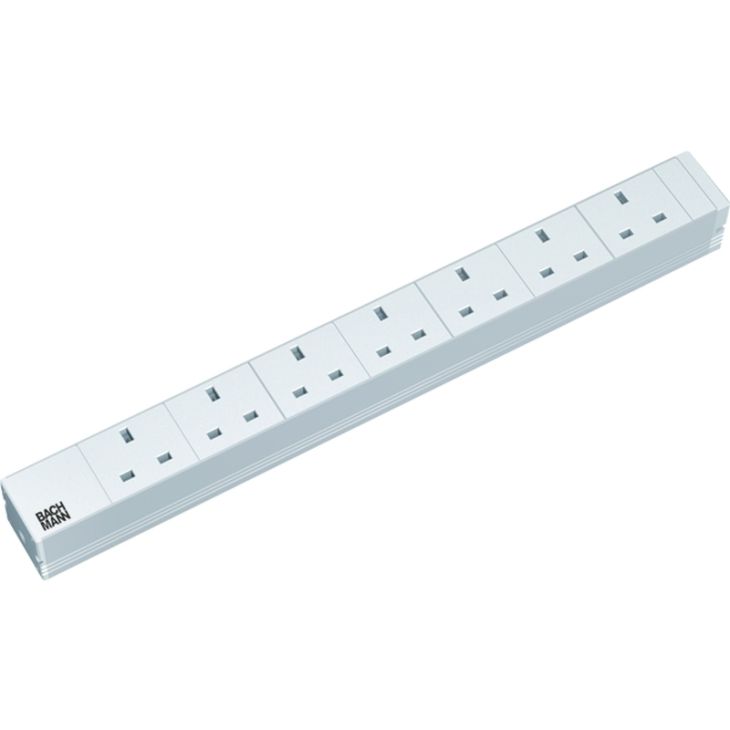Kantoor elektrificatie en kabelmanagement - Bachmann - 19 1U 7x UK met kabel 2m UK - 333.804